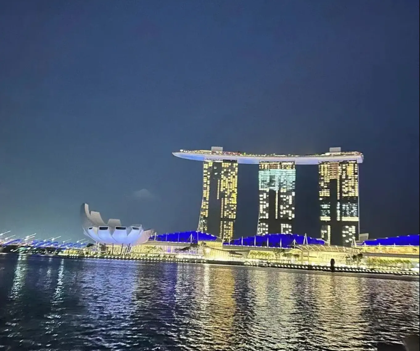 シンガポール